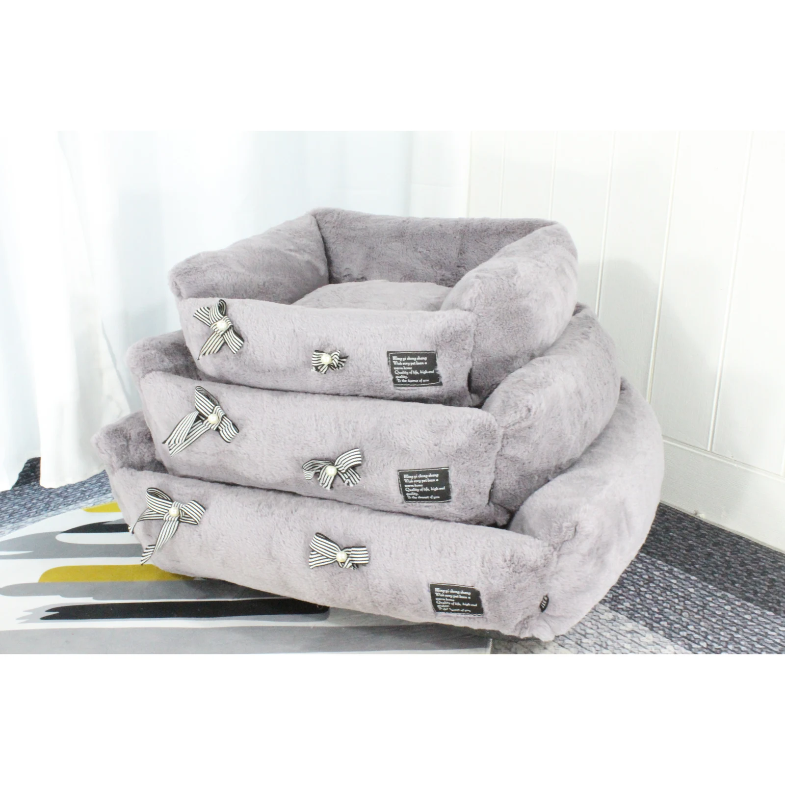 Cama plush con moños